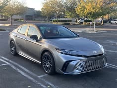 Toyota Camry Premium HEV 2026 - Sự lựa chọn sedan hạng D kinh tế và đẳng cấp.
